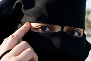 Images Dated 14th December 2007: Woman wearing traditional veil
