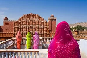 Images Dated 20th October 2006: Women in bright saris in front of the Hawa Mahal (Palace of the Winds), built in 1799, Jaipur