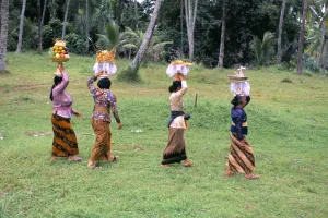 Carrying On Head Prints: Women in procession for funeral ceremony