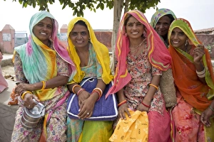 Images Dated 13th October 2009: Women waiting for village jeep after their morning shift working with cows