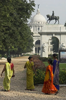 Victoria Memorial Prints: Women wearing colourful saris in the park with