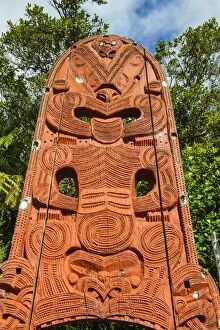 Images Dated 4th April 2011: Woodecarved entrance at the Te Puia Maori Cultural Center, Rotorura, North Island, New Zealand