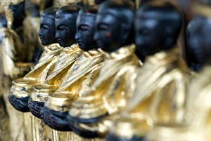 Images Dated 15th July 2006: Wooden Buddhas, Chatuchak weekend market, Bangkok, Thailand, Southeast Asia, Asia