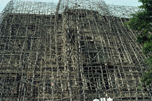 Building Sites Prints: Wooden scaffolding, Srirangum, India, Asia