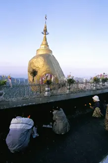 Burmese Prints: Worshippers praying at Kyaiktiyo Pagoda (Golden Rock Pagoda), Mon State