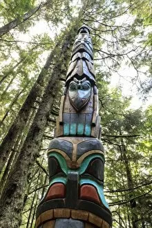 Top Section Gallery: Yaadaas Crest Corner Pole, Tlingit totem pole, rainforest, Sitka National Historic Park