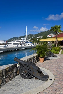 Images Dated 26th January 2008: Yacht Haven Grande, the new Yacht Harbour, shopping and restaurant complex completed in 2007