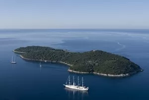 Dubrovnik Gallery: Yacht sailing round the island of Lokrum, part of the Elaphite Islands