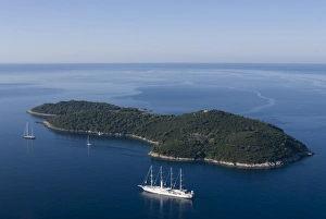 Dubrovnik Gallery: Yacht sailing round the island of Lokrum, part of the Elaphite Islands