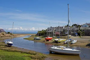 Images Dated 2nd May 2008: Yachts moored on River Soch estuary waiting for the incoming tide on the Warren
