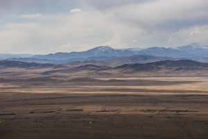 Images Dated 28th October 2009: Yaks grazing on the vast open rangelands on the edge of the Tibetan Plateau in Sichuan Province