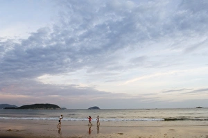 Images Dated 23rd January 2000: Yalong beach area, Sanya City, Hainan Province, China, Asia