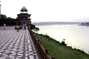 Yamuna River and Taj Mahal, UNESCO World Heritage Site, Agra, Uttar Pradesh, India, Asia