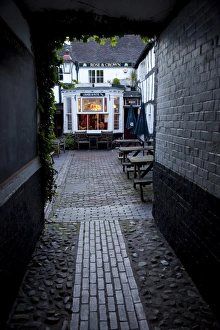 Images Dated 27th May 2009: Back yard of Rose and Crown pub at dusk, Gloucester, Gloucestershire, England