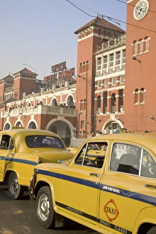 Images Dated 9th November 2008: Yellow Ambassador taxis outside Howrah train station, Kolkata (Calcutta)