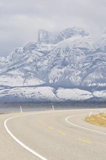 Images Dated 4th October 2009: Yellowhead Highway, Jasper National Park, UNESCO World Heritage Site, Alberta