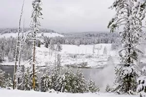 Images Dated 6th October 2007: Yellowstone River in winter, Yellowstone National Park, UNESCO World Heritage Site