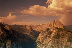 Images Dated 23rd January 2008: Yosemite Valley and the Half Dome Peak at dusk, Yosemite National Park