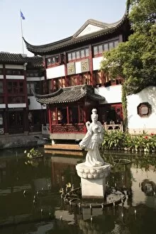 Yuyuan Gardens and bazaar, Shanghai, China, Asia