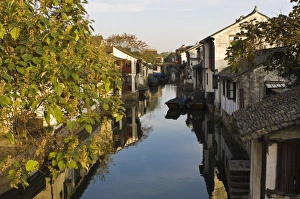 Images Dated 17th November 2008: Zhouzhuang, Jiangsu, China
