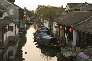 Images Dated 17th November 2008: Zhouzhuang, Jiangsu, China
