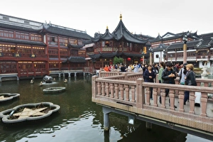 The zigzag Bridge of Nine Turnings, Yu Yuan (Yuyuan) Bazaar, Shanghai, China, Asia
